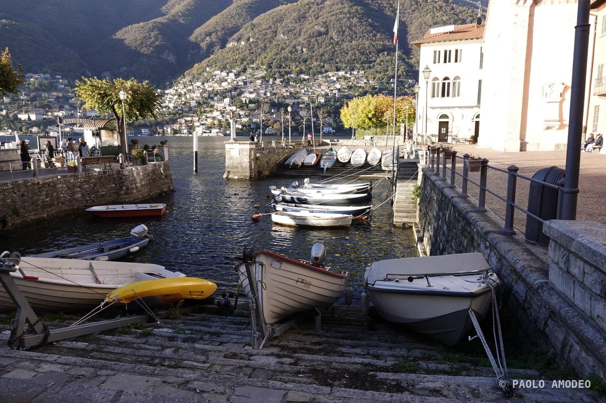 Porticciolo con barche ormeggiate