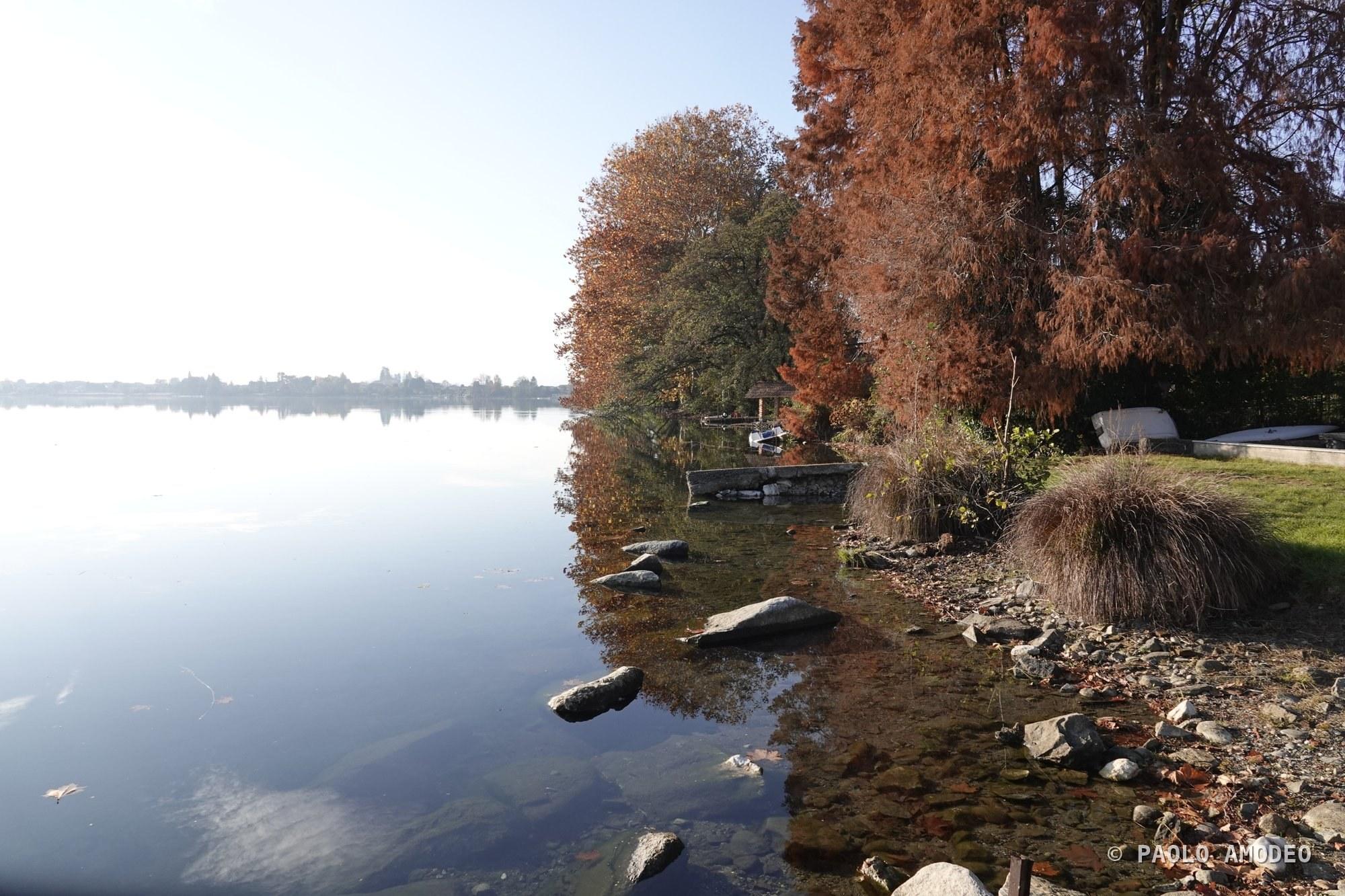 Riflessi autunnali sul lago