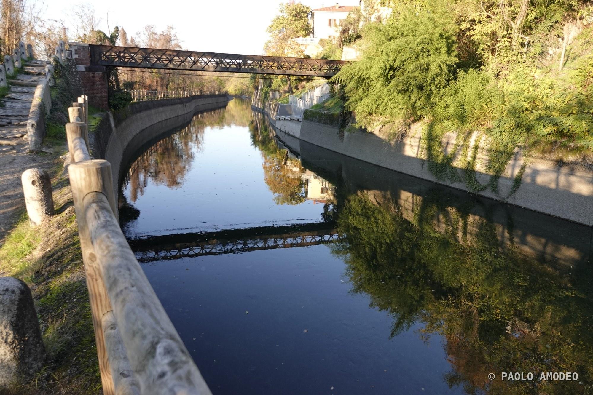 Passerella pedonale su un canale