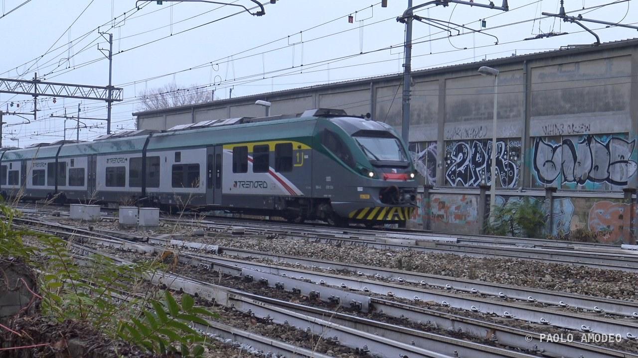 Treno regionale in transito